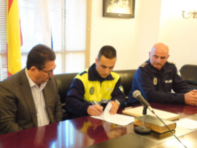 Toman posesión dos nuevos policías locales(Chipiona)