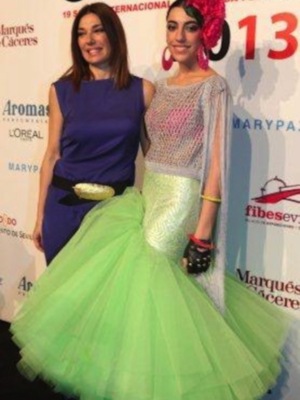 Claudia Revuelta debuta sobre la pasarela 