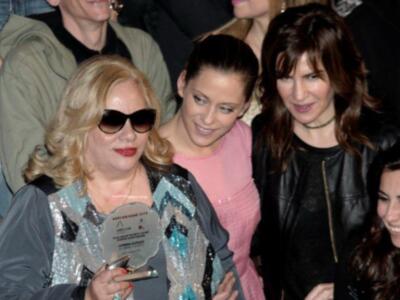 Carmina Barrios, 59 años, la madre de Paco y María León, candidata a la mejor actriz revelación  recibió el premio ASECAM de los críticos de Andalucía