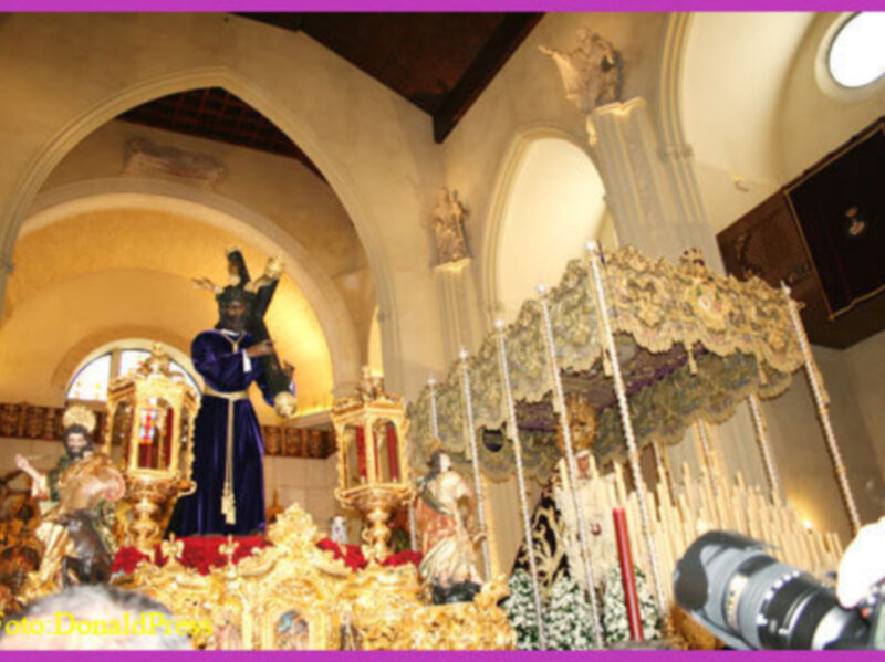 Jueves Santo  en la Hdad. Sacramental Los Gitanos, la Excma. Sra. Duquesa de Alba, acudió un año más a visitar los pasos en su Santuario.