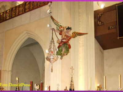 Jueves Santo en la Hdad. Sacramental Los Gitanos, la Excma. Sra. Duquesa de Alba, acudió un año más a visitar los pasos en su Santuario.