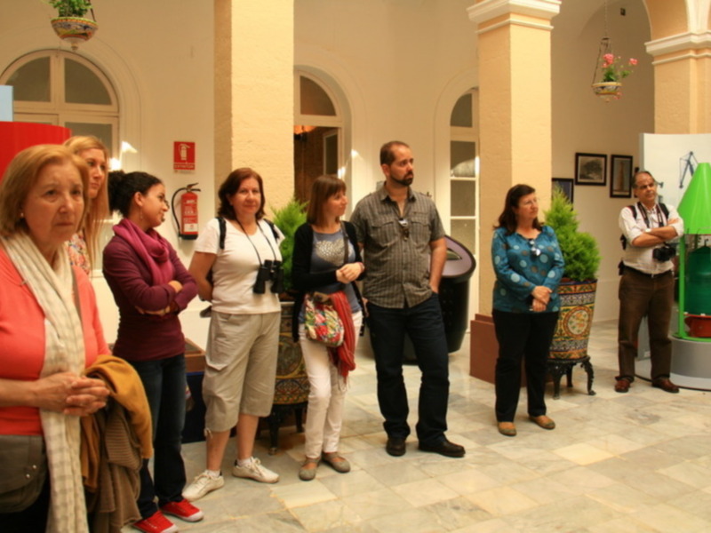 La Asociación de Amigos de los Faros de Andalucía visita el Faro de Chipiona con motivo de su 150 Aniversario