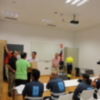 Los trabajadores del servicio de limpieza viaria reciben la nueva indumentaria para el verano (Chipiona)