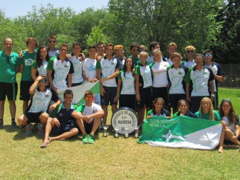 Los júniors del Club Náutico Sevilla, campeones de Andalucía de verano de natación