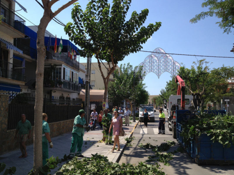 El Ayuntamiento prepara la explanada del Santuario para las fiestas de Regla que comienzan el próximo jueves(Chipiona)