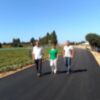 Izquierda Unida comprueba el asfaltado del camino de la Talona.(Chipiona)