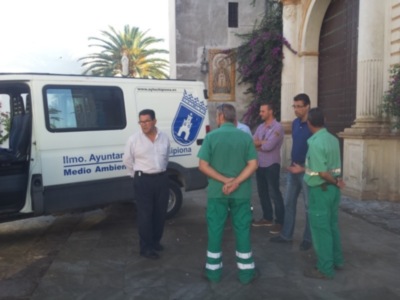 Presentada una furgoneta para el servicio municipal de Parques y Jardines(Chipiona)
