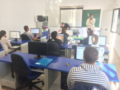 12 alumnos reciben los diplomas de un curso de iniciación a la red de Internet promovido por Fomento Económico(Chipiona) 