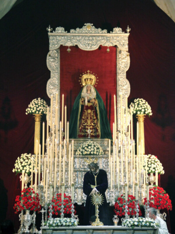 Celebración de los cultos a la Esperanza de Alcalá del Río (Sevilla)