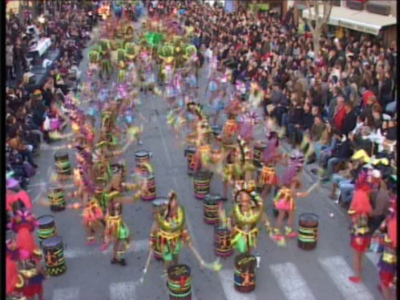 Los jóvenes de To a última hora se imponen en una cabalgata que mejora su organización significativamente(Chipiona) 