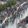 Chipiona salió ayer a la calle masivamente para vivir el paso de la Vuelta a España veinticinco años después