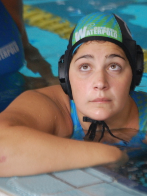 Lorena Miranda, lesionada, se cae de la selección
