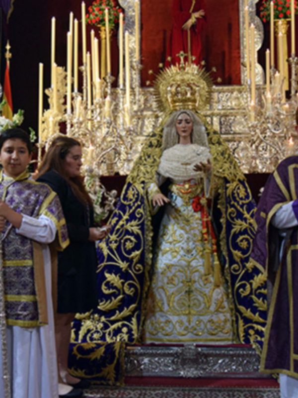 Provincia de Sevilla. La Hermandad de Jesús Nazareno celebró la Solemne Función de Reglas y Besamanos a su titular Mariana.