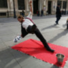 Músicos, bailadores, acróbatas y cómicos animan el centro de Sevilla