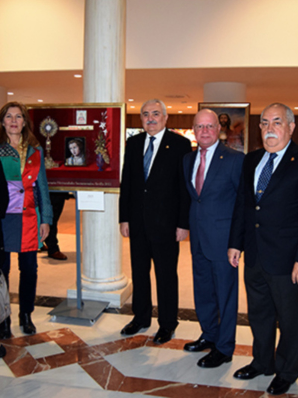 La Caixa de Sevilla abrió sus puertas, para la exposición Pasión  y Eucaristía.