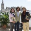La Excma. Sra. Marquesa de Méritos, presidenta de la Real Academia de Bellas Artes de Santa Isabel de Hungría, recibe de manos del maestro Morante de la Puebla un ejemplar de la edición de honor de El Arte de Birlibirloque