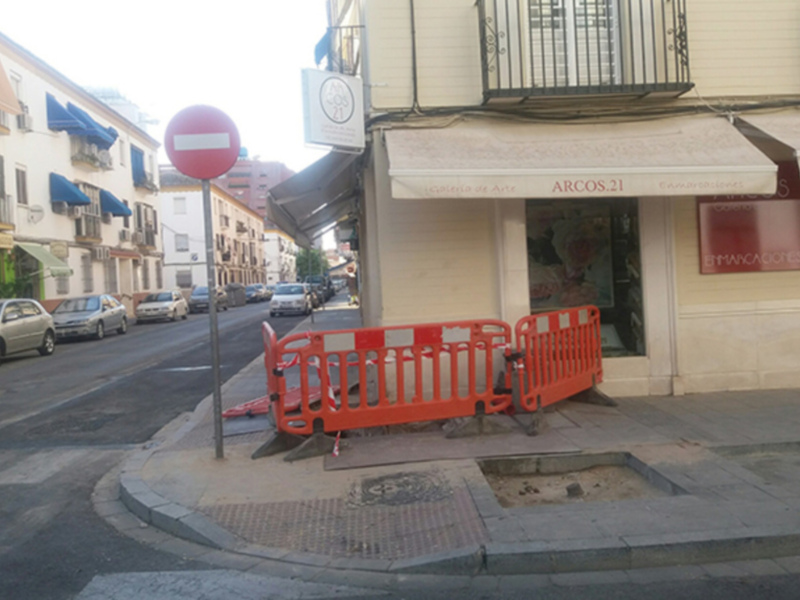 Obras de infraestructura en la calle Virgen de la Victoria de Sevilla