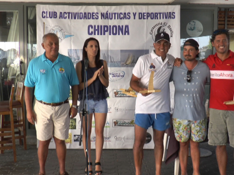 Santiago Nieto y Rafael Martín-Prat con Adrian Patrón, se proclaman campeones autonómicos de Catamarán en aguas de Chipiona