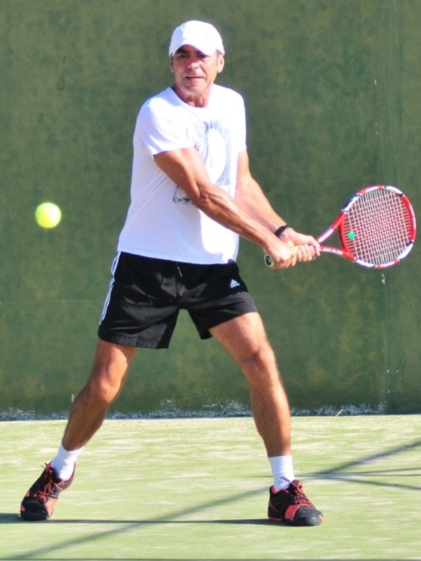 Felipe Vázquez semifinalista en el torneo de tenis 50 aniversario del Hotel Playa de la Luz de Rota