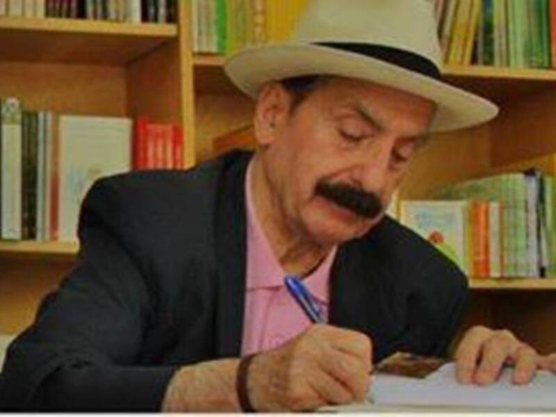 El prestigioso poeta sevillano Onofre Rojano presenta su nuevo libro de poesía canícula este Viernes 7 de Octubre a las 19.30 horas en el Círculo Merc