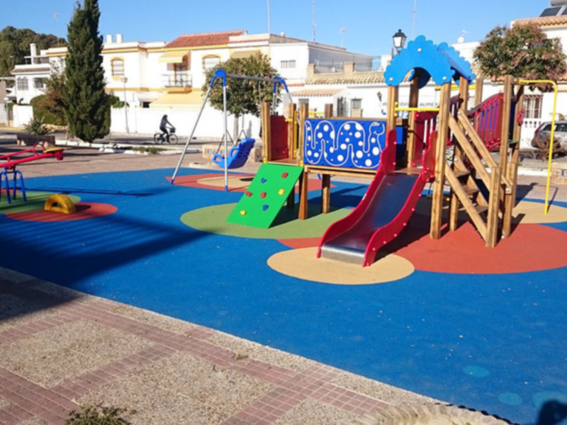 Llamamiento a la colaboración ciudadana para cuidar los parques infantiles que han sido renovados recientemente