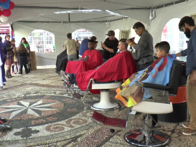 Barbería Omema consigue ciento treinta y dos juguetes a través de la iniciativa “Corte solidario por un juguete”