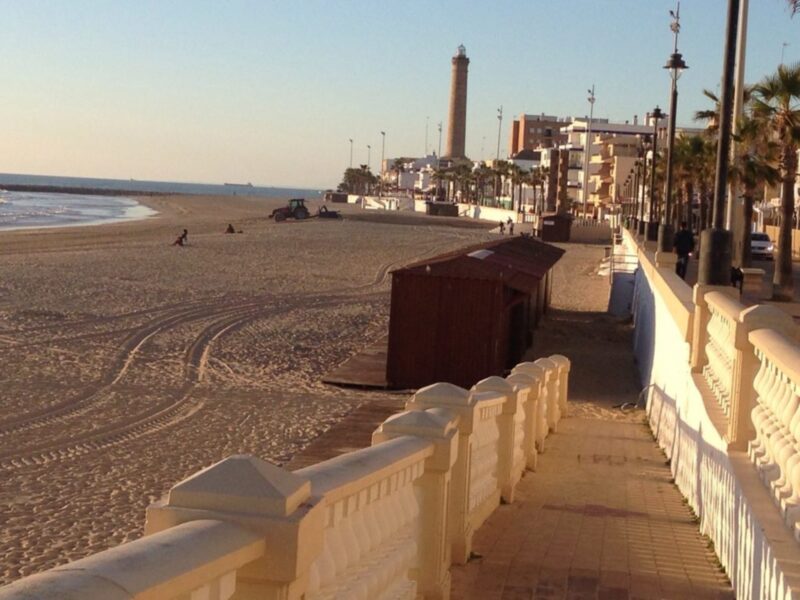 IU propone la adaptación de las playas de la localidad al reglamento que regula la accesibilidad