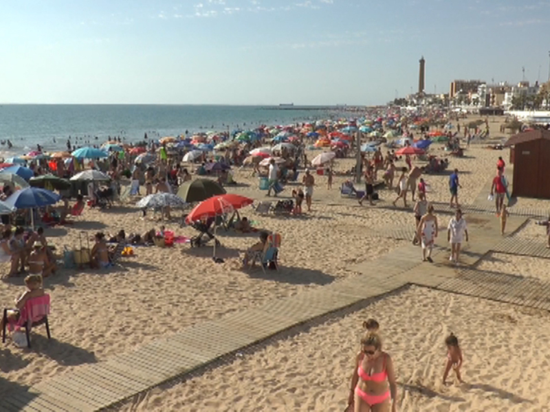 Javier Díaz muestra su preocupación por el retraso de la Junta en aprobar el Plan de explotación de playas
