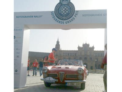Soto Grande Rally, evento deportivo en el que un coche clásico participa.