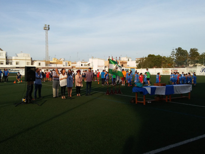 El Chipiona y la Escuela municipal de fútbol clausuran conjuntamente la temporada