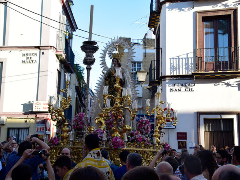 EL barrio macareno rinde honores a la Virgen del Carmen