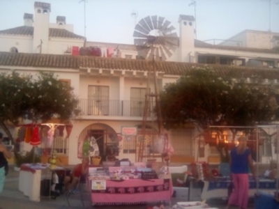 MERCADILLO DE ARTESANIA, OBJETOS DE COLECCIÓN y BARATIJAS EN CHIPIONA