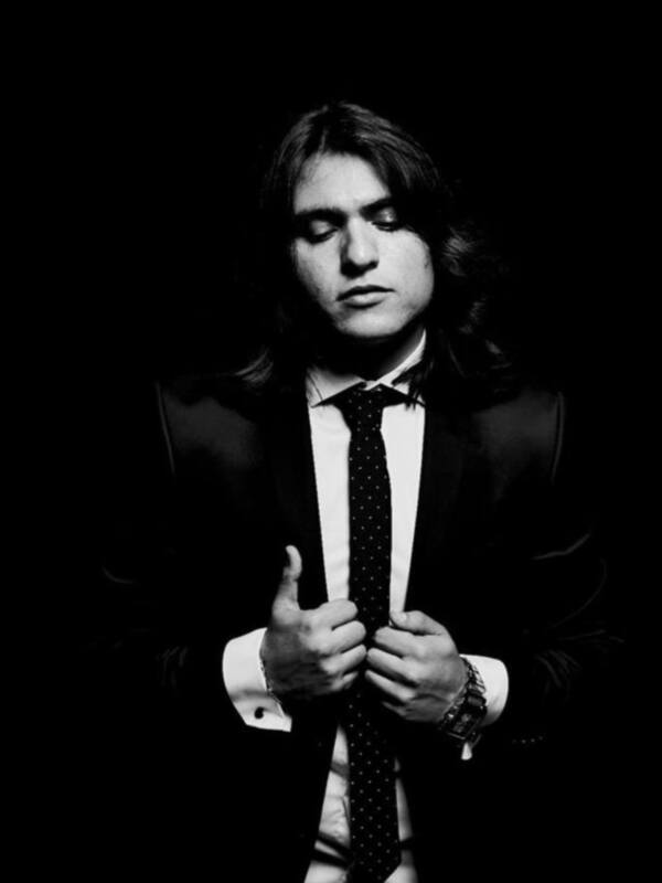 Samuel Serrano ofrece hoy un adelanto del videoclip que promocionará 'Dos caminos', su primer disco