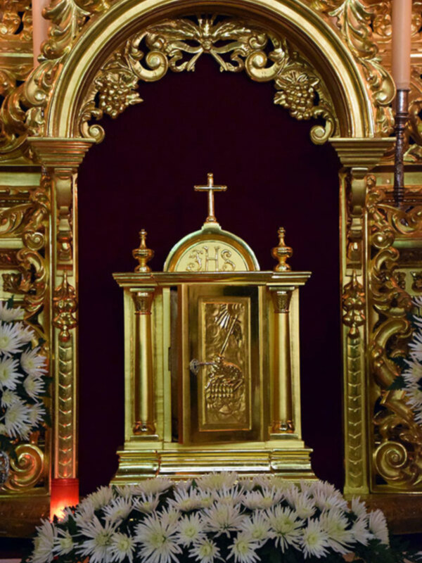 La Hermandad de la Vera-cruz estrena un Tabernáculo o Sagrario.