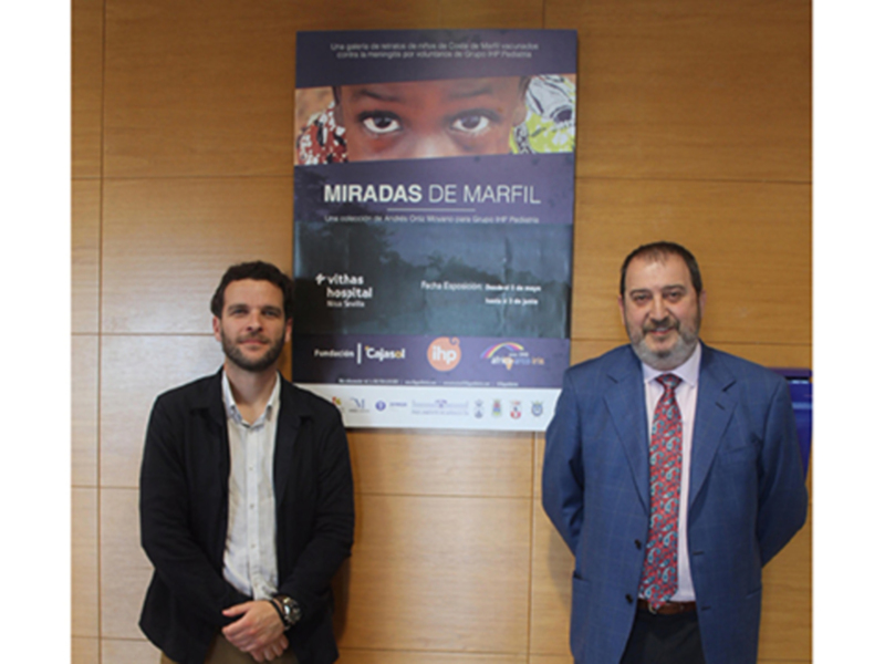 Una exposición de fotografía refleja la realidad de los niños africanos vacunados por médicos sevillanos