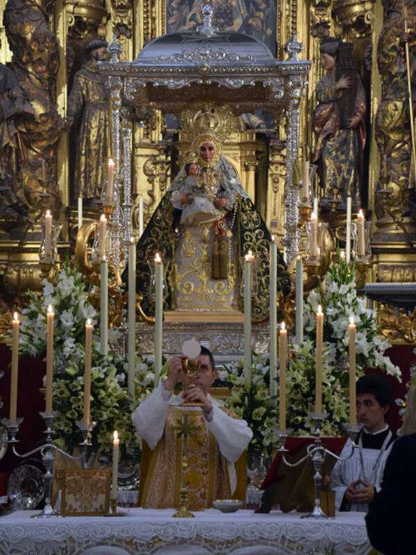 La Hermandad Filial de la Virgen del Mar en Sevilla celebró la Función Principal de Instituto.