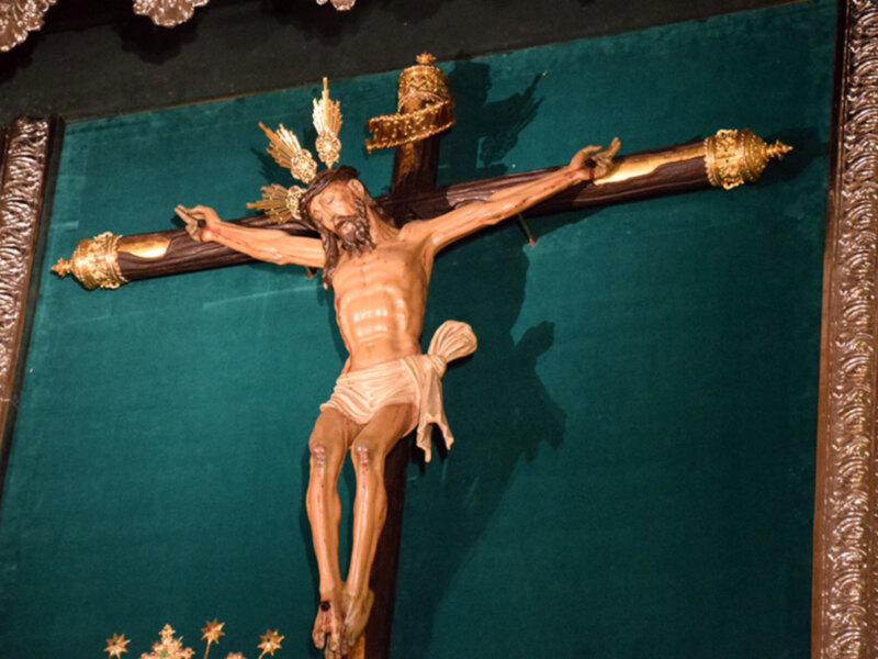 La Antigua Hermandad de la Vera-cruz celebró sus cultos a su Cristo de los cruceros.