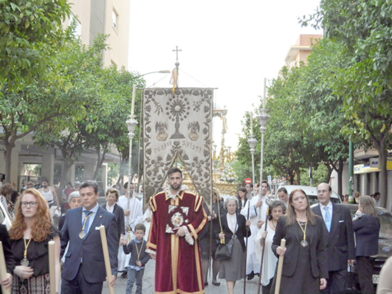 El pasado Domingo 3 de junio y después de 16 años la Hermandad Sacramental de la Parroquia del Santísimo Corpus Christi de Sevilla volvió a procesiona