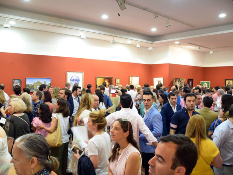 El Círculo Mercantil expone una muestra de artista y escultores a beneficio de obras asistenciales de la Hermandad de la Macarena.