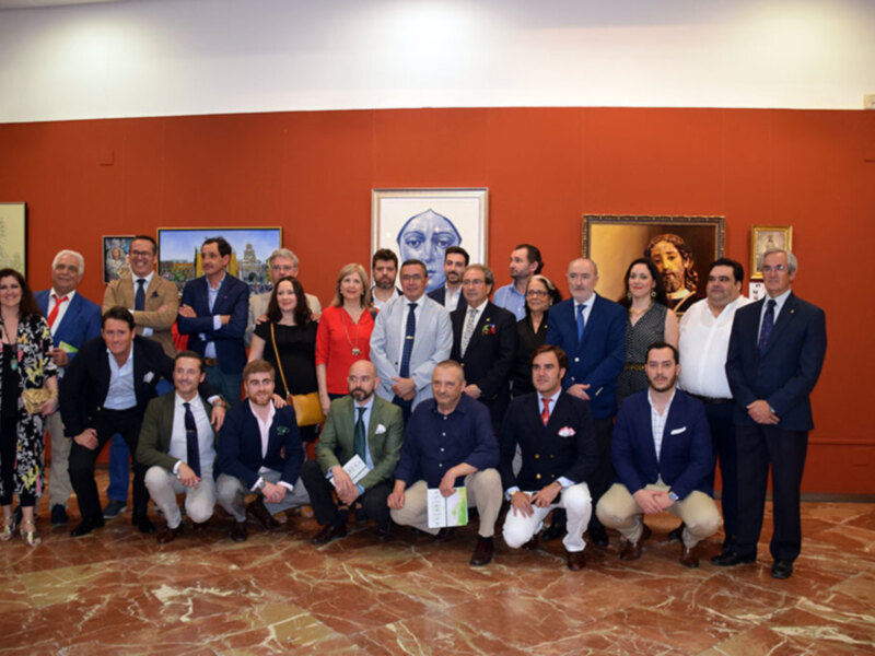 Pintores y escultores se reúnen con su arte a beneficio de la bolsa de Caridad de la Hermandad de la Macarena.