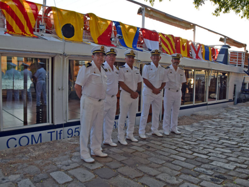La Comandancia Naval ofreció un coctel en el buque Luna de Sevilla.