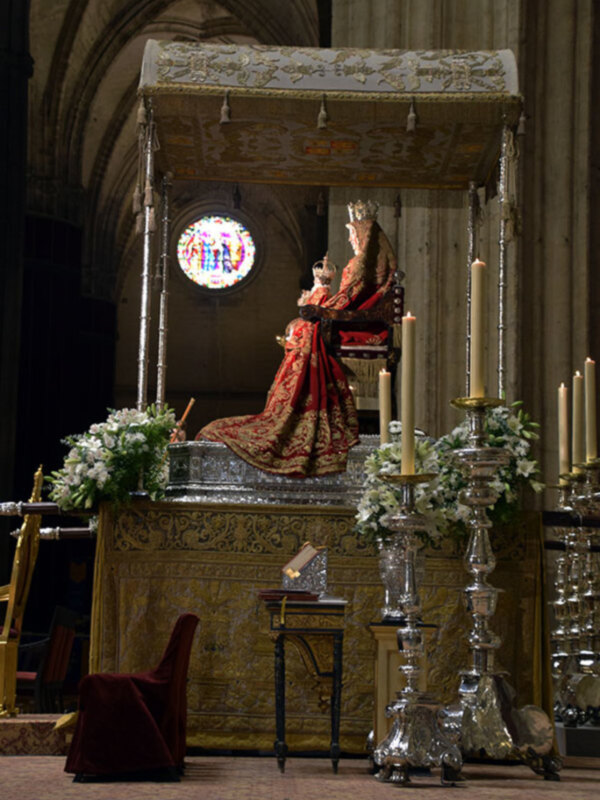 Cultos en honor a la patrona de Sevilla la Virgen de los Reyes