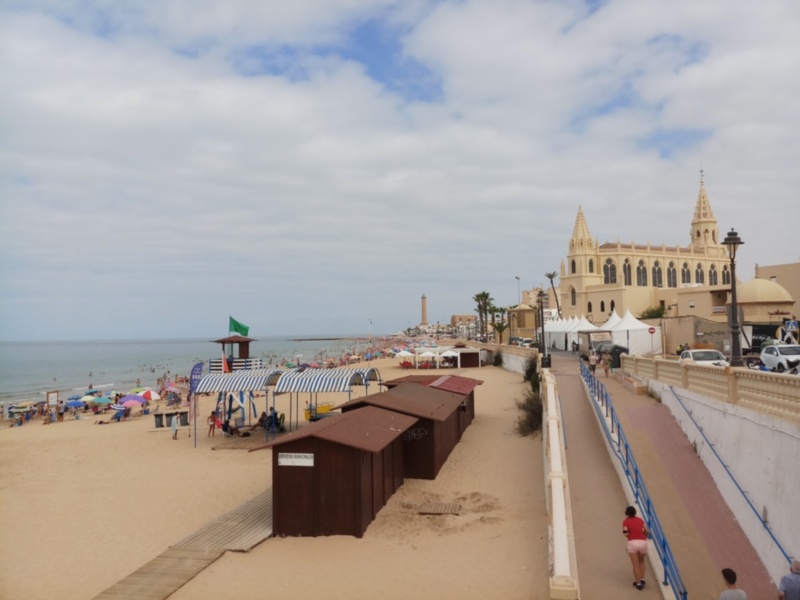 Ayuntamiento y Correplayas organizan con el apoyo de la Autoridad Portuaria una subida vertical al faro de Chipiona