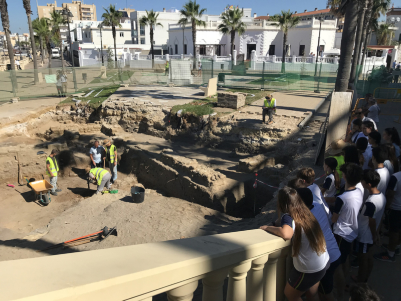 Los alumnos del colegio Virgen de Regla visitan la primera fase del Proyecto Centro Cultural y Arqueológico El Humilladero.