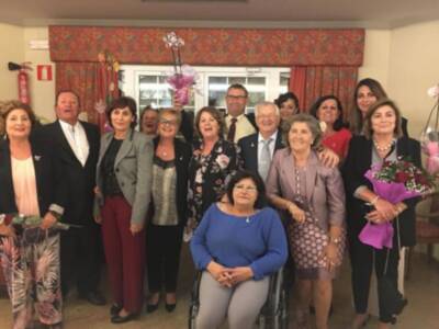 AFA Chipiona celebra una cena benéfica que completó el aforo y distinguió la implicación de Cristobal Caña y Miguela García con la Asociación