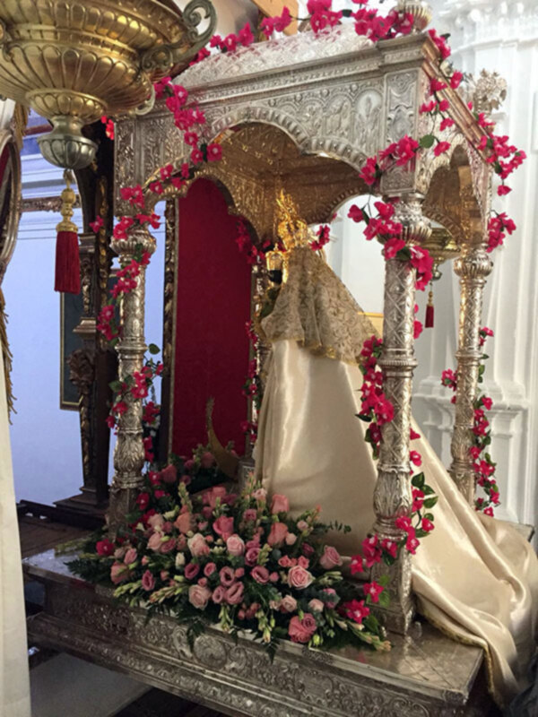 La Virgen del Monte de Cazalla de la Sierra se despide con unos cultos.
