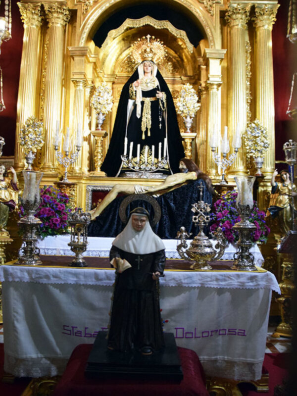 La Virgen de los Dolores Ilipense vestida de luto por el mes de los difuntos.
