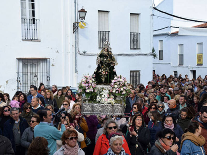 Procesión de traslado de la Virgen del monte de Cazalla.