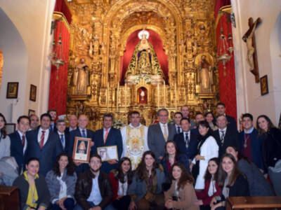 La Hermandad de la Virgen de Aguas Santa pelegrinaron a la Capilla de la Esperanza de Triana