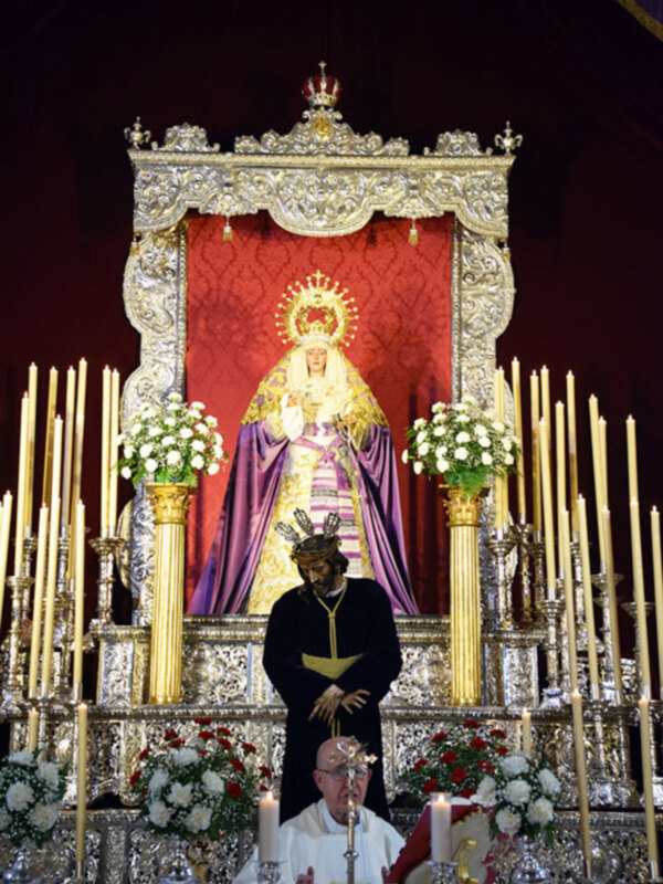 Cultos internos a la Santísima Virgen de la Esperanza de Alcalá del  Río.